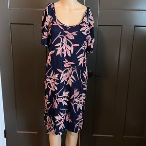 Women’s business casual dress.